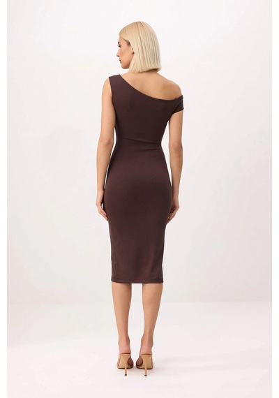 Benerly Kadın Asimetrik Yaka Düşük Kol Bodycon Midi Elbise Silky İnterlok Kahverengi