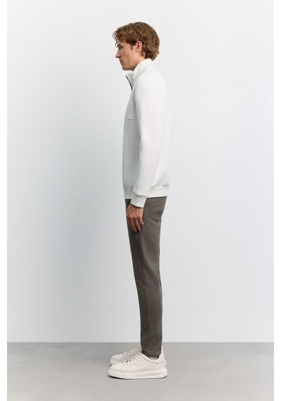 Avva Erkek Beyaz Dik Yaka Fermuarlı -5 Dereceye Dayanıklı Regular Fit Sweatshirt A62y1351