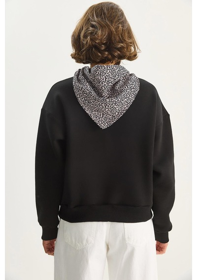 Shade Kadın Fular Detaylı Leopar Nakışlı Üç İplik Şardonlu Oversize Sweatshirt 6917 60283616 - Siyah