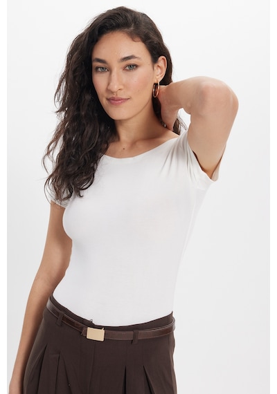 Tudors Kadın Slim Fit Dar Kesim Pamuklu Yumuşak Dokulu Kısa Kollu Kayık Yaka Beyaz Tişört-50529