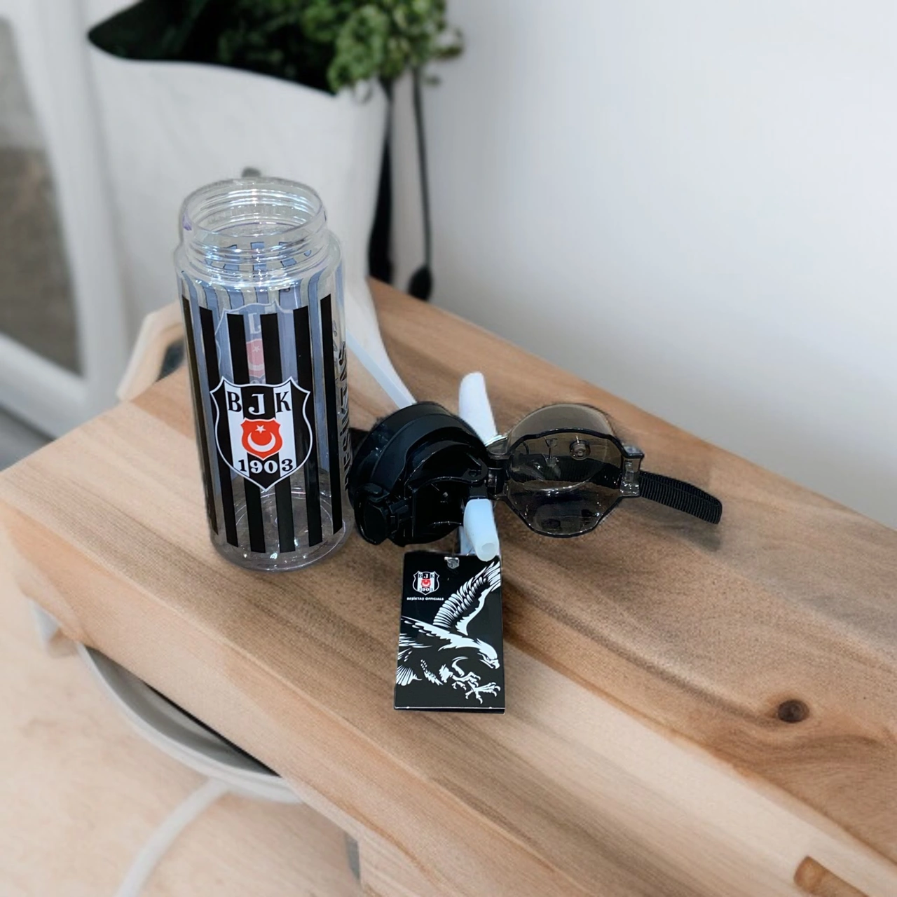 Beşiktaş Taraftar 4 Bölmeli Beslenme Kutusu 500 Ml Matara Kırtasiye Seti Siyah - Beyaz