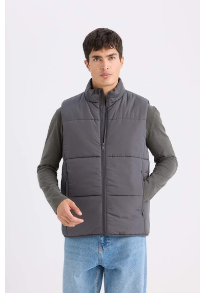 DeFacto Regular Fit Dik Yaka Fermuarlı Şişme Yelek D6286AX25SPAR104 DeFacto Regular Fit Dik Yaka Fermuarlı Şişme Yelek D6286AX25SPAR104