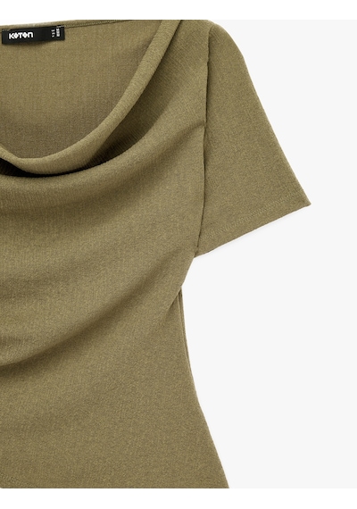 Koton Krep Kumaş Slim Fit Kısa Kollu Degaje Yaka Asimetrik Tişört Haki 6sak50393ek