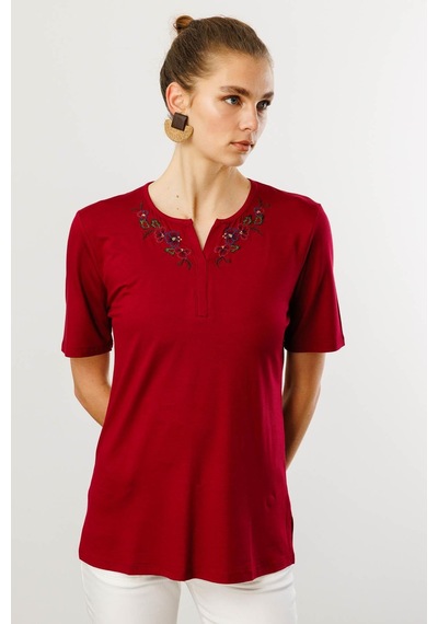 Kadın Açma Yaka Nakış İşlemeli Penye T-shirt Vişne Vişne Çürüğü