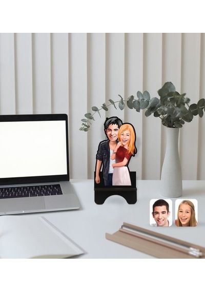 Kişiye Özel Sevgililer Karikatürlü Ahşap Biblo Telefon Standı-90