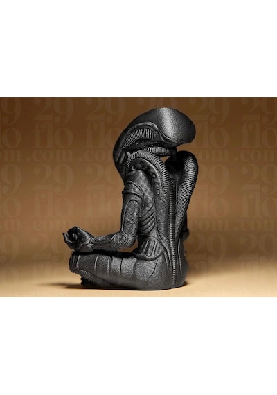 Xenomorph Alien Meditasyon Figürü - Yoga Yapan Uzaylı Yaratık Biblo Masaüstü Dekoratif Hediyelik