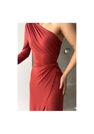 DefyModa Kadın Saten Kumaş Tek Omuz Dekolteli Maxi Abiye Elbise Kiremit