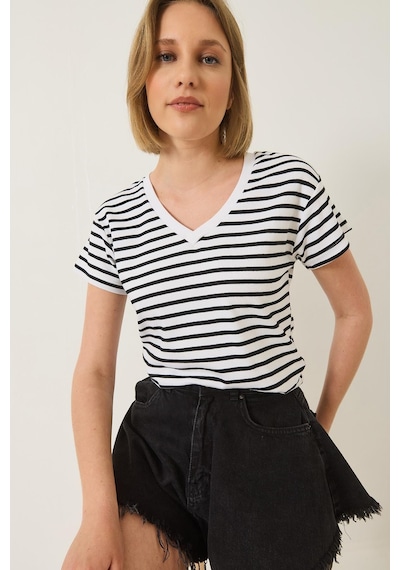 Shade Kadın V Yaka Çizgili Rahat Kalıp Basic T-shirt 60283205 - Siyah-beyaz Siyah - Beyaz Shade Kadın V Yaka Çizgili Rahat Kalıp Basic T-shirt 60283205 - Siyah-beyaz Siyah - Beyaz