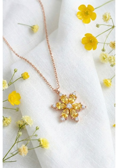 Çekirdekjewelry 925 Ayar Gümüş Sarı Taşlı Kamelya Çiçeği Kolye Rose