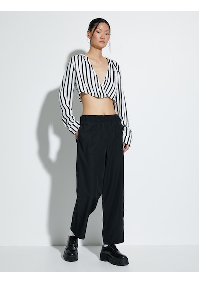 Koton Kapşonlu Crop Bluz V Yaka Siyah Çizgili 4sak60269pw Koton Kapşonlu Crop Bluz V Yaka Siyah Çizgili 4sak60269pw
