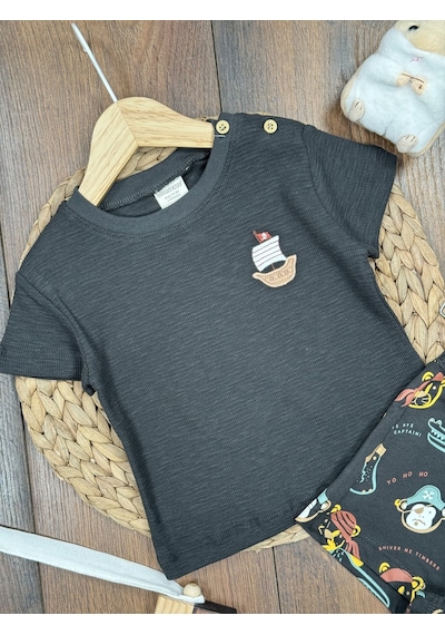 Aydınlar Bebe Pamuk Yelken Nakış Detaylı Waffle Kumaş Şortlu Erkek Bebek 2li Takım Füme