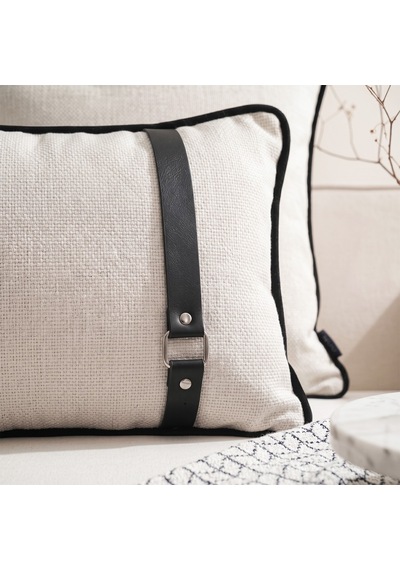 "bau Strap" Deri Kemerli Kırlent Kılıfı - 30x50 Beyaz - Siyah