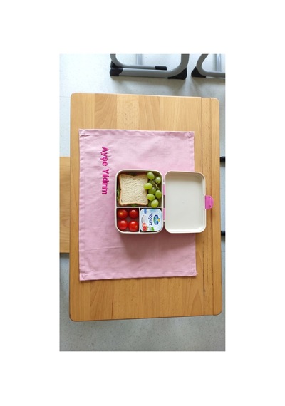 Kişiye Özel İsim Nakışlı Duck Kumaş Beslenme Örtüsü 45x35 Cm Su Ve Leke Tutmaz Kumaş - 922749881