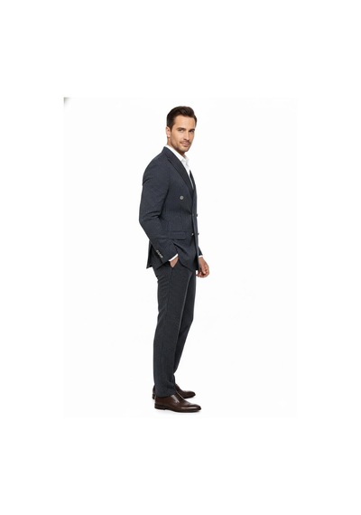 İtalyan Kesim Lacivert Kruvaze Takım Elbise Modern Slim Fit Çizgili Kumaş Detaylı Lacivert İtalyan Kesim Lacivert Kruvaze Takım Elbise Modern Slim Fit Çizgili Kumaş Detaylı Lacivert