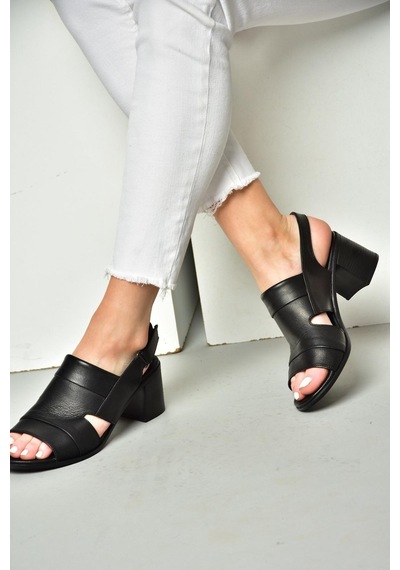 Fox Shoes P555452303 Siyah Hakiki Deri Kalın Topuklu Kadın Sandalet Siyah