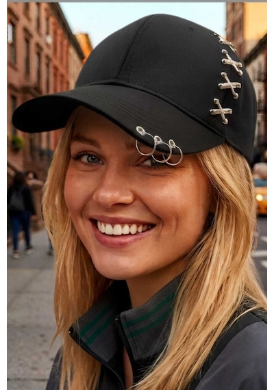 Uniquetrenders Kadın Piercing Halkalı Çapraz Metal Detaylı Özel Tasarım Baseball Cap Streetwear Şapka Siyah