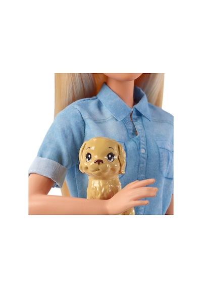 Barbie Seyahatte Bebeği ve Aksesuarları Fwv25