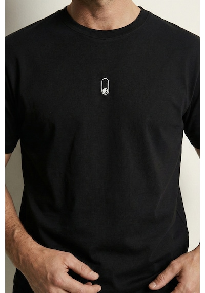 Elemge Pamuk Compact Penye Süprem Siyah Buton Nakışlı Trend Fit Erkek Tok Kumaş T-shirt Rahat Kesim 2XL Elemge Pamuk Compact Penye Süprem Siyah Buton Nakışlı Trend Fit Erkek Tok Kumaş T-shirt Rahat Kesim 2XL