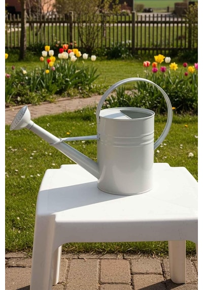 Olivia 3,5 Litre Metal Çiçek Bahçe Sulama Kabı Modern Dekoratif Çok Amaçlı Sulak Beyaz