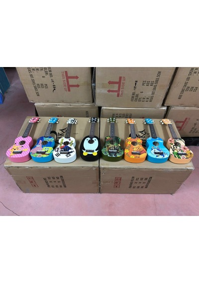 Resimli Soprano Boy Gül Klavye Ve Eşikli Ukulele Gitarlar