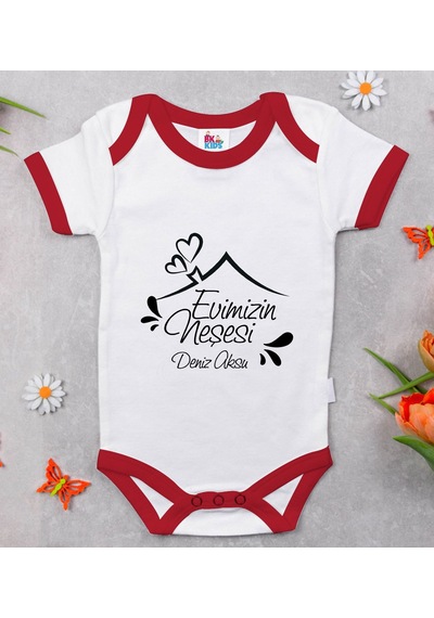 Bk Gift Bk Kids Kişiye Özel Evimizin Neşesi Tasarımlı Kırmızı Bebek Body Zıbın-1 Çok Renkli