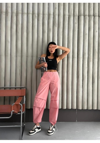 Dizleri Pile Detaylı Paraşüt Pantolon Pembe