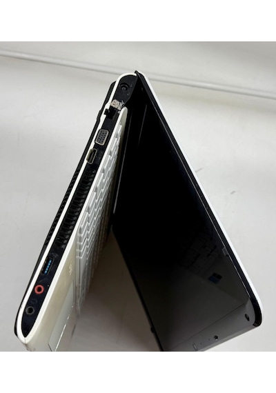Sony Vaio SVF152C29W i3-3110M 8 GB 128 GB SSD 15.6" Dizüstü Bilgisayar (Outlet)