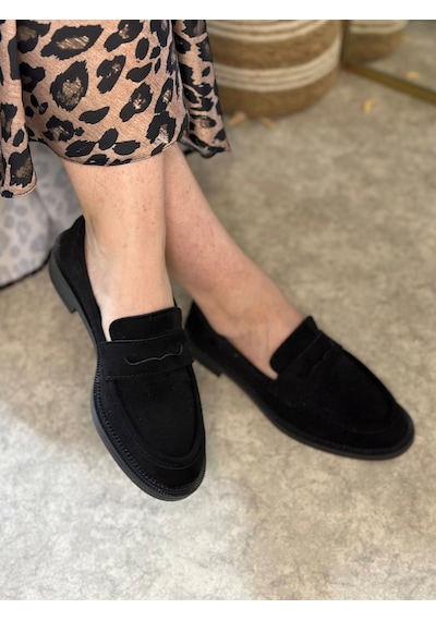Günlük Kadın Düz Loafer Klasik Desenli Taban Zincirli Oval Burunlu Makosen Sade Şık Ayakkabı 130 Siyah- Süet Günlük Kadın Düz Loafer Klasik Desenli Taban Zincirli Oval Burunlu Makosen Sade Şık Ayakkabı 130 Siyah- Süet