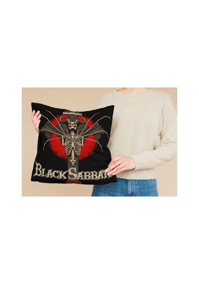 Metal Müzik Grubu Black Sabbath God İs Dead Desenli Kare Yastık Kılıfı Çok Renkli