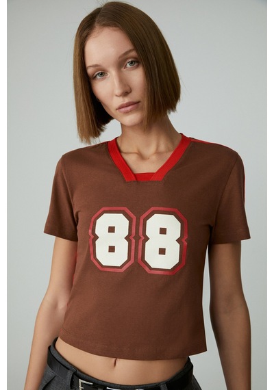 Ethıquet YEIDY Kadın Slim Baskılı Kısa Kol Asimetrik Yaka Kahverengi T-Shirt