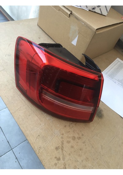 VOLKSWAGEN JETTA STOP LAMBASI 2015-2018 ARASI SAĞ DIŞ YOLCU TARAF