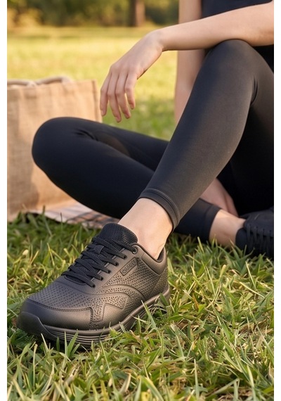 In Step Urban Pure Black Comfort: Minimalist Kömür Kadın Spor Ayakkabı Siyah