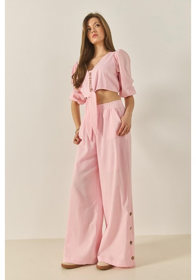 Shade Kadın Bağlama Detaylı Bluz Astarlı Paçası Düğmeli Pantolonlu Astarlı Alt-üst Takım 9266 60281046 - Şeker Pembe Shade Kadın Bağlama Detaylı Bluz Astarlı Paçası Düğmeli Pantolonlu Astarlı Alt-üst Takım 9266 60281046 - Şeker Pembe