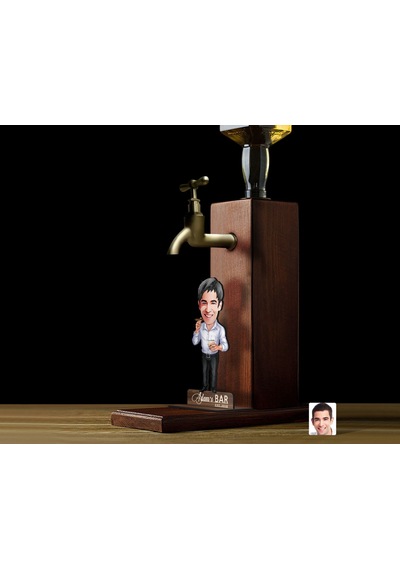Bk Gift Kişiye Özel Patron Baba Karikatürlü Musluklu Ahşap Viski Standı-1, Viski Çeşmesi, Doğum Günü Hediyesi, İçecek Dispenseri