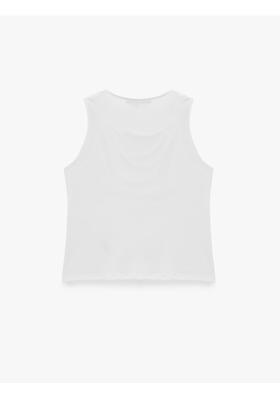Koton Slim Fit Metal Aksesuarlı Drapeli Viskon Degaje Yaka Kolsuz Bluz Beyaz 7wak10149ek