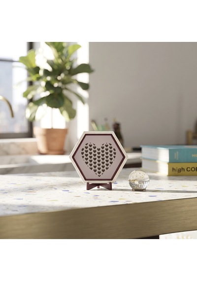 Kalp İçi Kalpler Temalı Modern Masaüstü Aksesuarı Çalışma Alanlarınıza Estetik Bir Hava Katan Şık Dekoratif Obje 10x10 Cm, Yavru Ağzı