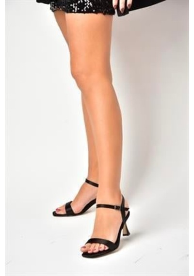 Fox Shoes U569519904 Siyah Kumaş Alçak Topuklu Kadın Ayakakbı Siyah