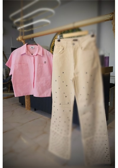 Taş Arma Detaylı Pembe Crop Casual Chic Pembe