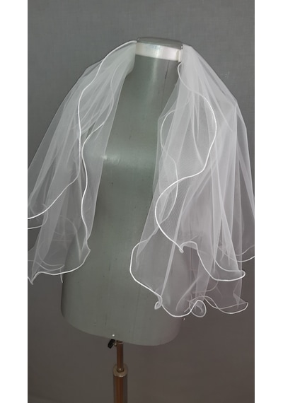 Suzanna Moda Şerit Kıvrımlı Dalgalı 3mt Eninde Taraklı Hayal Tül Gelin Duvak Çift Kat 70x60 Cm Boyunda Fildişi Suzanna Moda Şerit Kıvrımlı Dalgalı 3mt Eninde Taraklı Hayal Tül Gelin Duvak Çift Kat 70x60 Cm Boyunda Fildişi