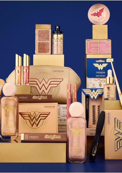 Catrice Wonder Woman Işıltılı Makyaj Sabitleyici Sprey 50ml Pudra Çok Renkli
