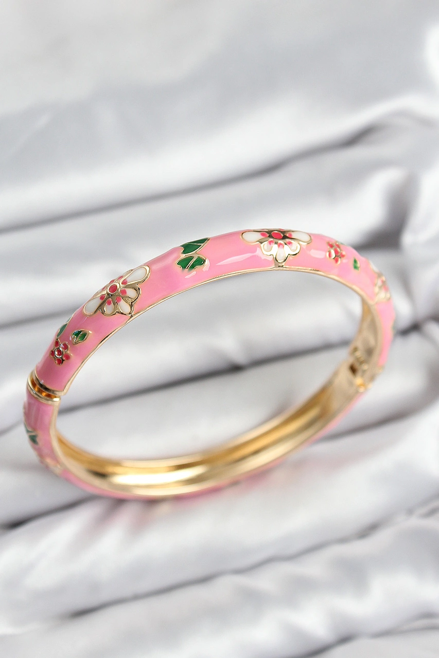 Mineli Pirinç Pembe Çiçek Motifli Gold Kadın Kelepçe Çelik