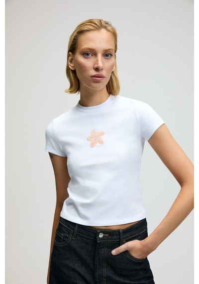 ETHIQUET ZEFIRA Kadın Bisiklet Yaka Kısa Kollu Önü Boncuk İşleme Detaylı Slim Beyaz / Desenli T-Shirt ETHIQUET ZEFIRA Kadın Bisiklet Yaka Kısa Kollu Önü Boncuk İşleme Detaylı Slim Beyaz / Desenli T-Shirt