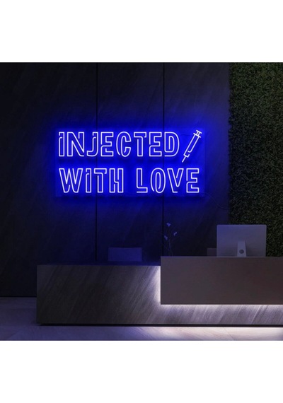 Injected Wıth Love Yazılı Ve Şekilli Neon Tabela Mavi