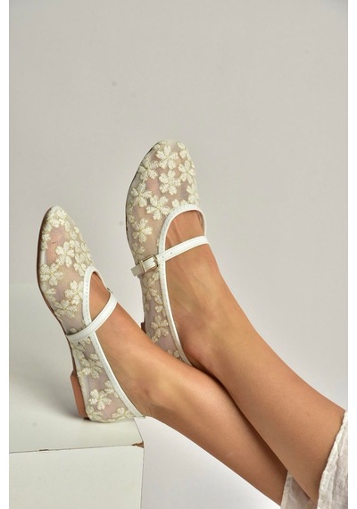 Fox Shoes Y726711415 Beyaz File Çiçek Motif İşlemeli Kadın Babet Beyaz