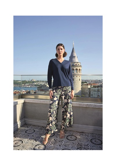 L'ombre Yaprak Desenli Uzun Kollu V Yaka Pijama Takımı Lacivert L'ombre Yaprak Desenli Uzun Kollu V Yaka Pijama Takımı Lacivert