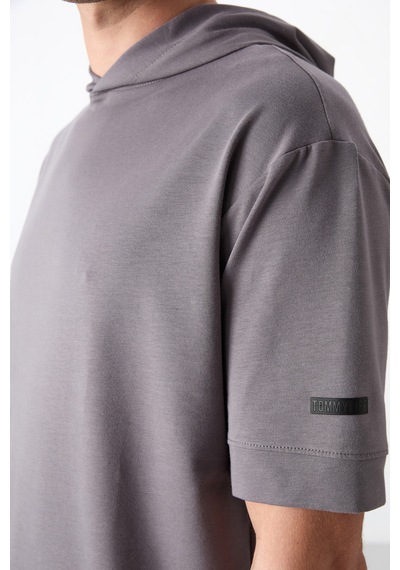 Tommy Life Koyu Gri Pamuklu Kalın Yumuşak Dokulu Oversize Fit Basic Erkek T-shirt - 88352 Koyu Gri Tommy Life Koyu Gri Pamuklu Kalın Yumuşak Dokulu Oversize Fit Basic Erkek T-shirt - 88352 Koyu Gri