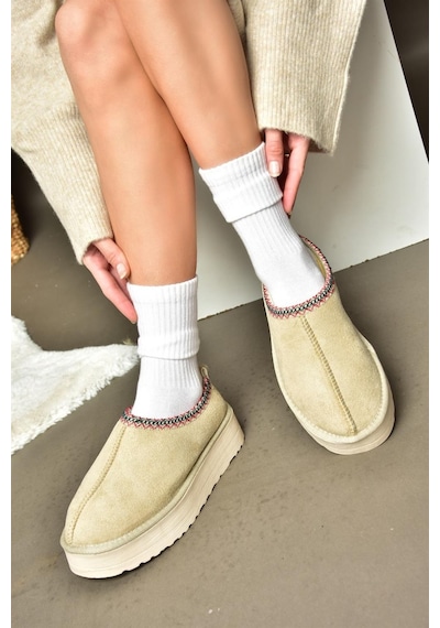 Fox Shoes R612047302 Bej Süet İçi Tüylü Kalın Tabanlı Kadın Terlik Bej