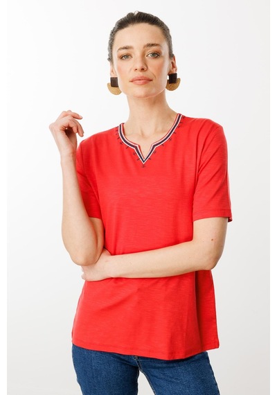 Desen Triko Kadın Yakası Yırtmaçlı Ve İşlemeli T-shirt 25768 Mercan Mercan