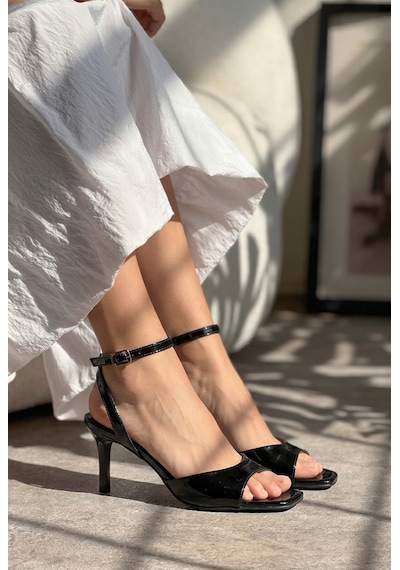 Giamgia Store Kadın Siyah Bilekten Bağlamalı Küt Burun İnce Topuklu Stiletto Abiye Ayakkabı-2346 Giamgia Store Kadın Siyah Bilekten Bağlamalı Küt Burun İnce Topuklu Stiletto Abiye Ayakkabı-2346