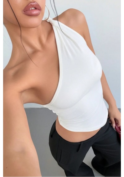 Cool Tarz Kadın Beyaz Tek Omuz Bluz Asimetrik Kesim Likralı Crop Şık Ve Modern Tasarım Beyaz Beyaz Cool Tarz Kadın Beyaz Tek Omuz Bluz Asimetrik Kesim Likralı Crop Şık Ve Modern Tasarım Beyaz Beyaz